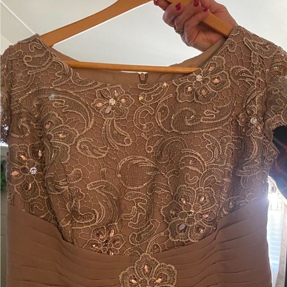 Woman’s formal dress worn once great condition size 10/12 taupe color - Picture 12 of 15